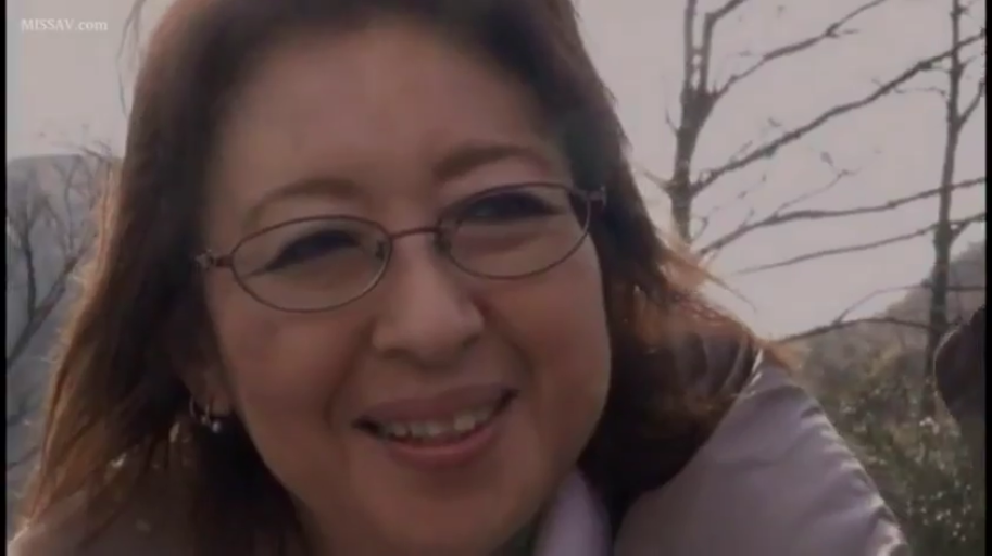 脸部特写 · 户外 · 休闲服 · 正面