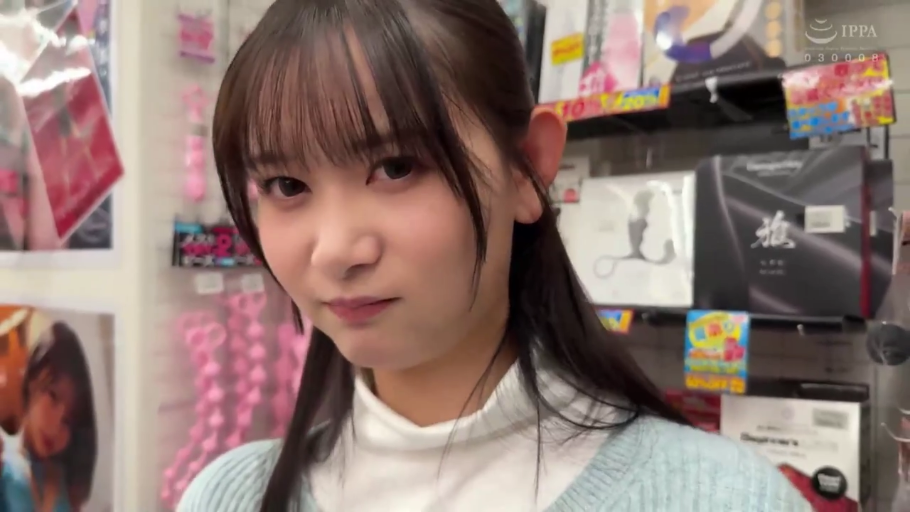 室内 · 站姿 · 自然 · 剧情 · 货架 · 日常服饰 · 拉扯