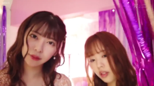 全裸 · 卧室 · 迷离 · 拥抱 · 床 · 亲吻 · 上半身 · 日本AV