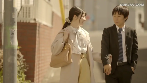 会話 · 全景 · 微笑 · ビジネススーツ · ハンドバッグ · 街道 · 二人 · 挽手