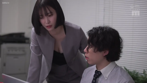 集中 · 办公室 · 中景 · パソコン · スーツ · 职场 · 看电脑 · 侧身倾斜