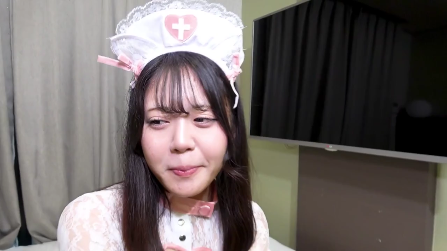 室内 · 坐姿 · 护士服 · 面部特写