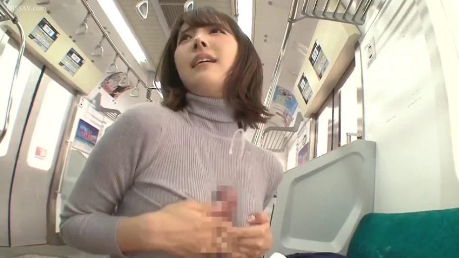 坐姿 · 高領毛衣 · 上半身 · 電車