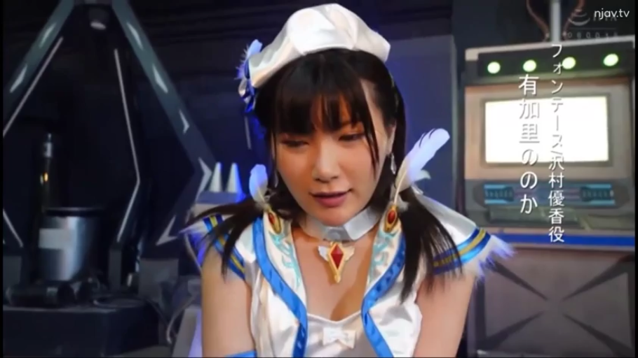 坐姿 · 平静 · 面部特写 · 凝视 · 摄影棚 · 头饰 · 角色扮演服 · 美少女