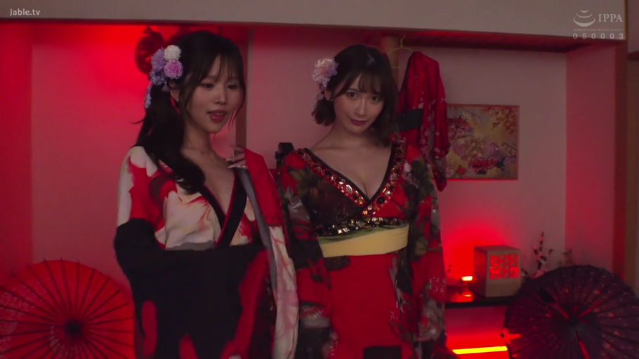 站立 · 展示 · 和室 · 中景 · 红色灯光 · 含蓄 · 红色花纹和服 · 纸伞