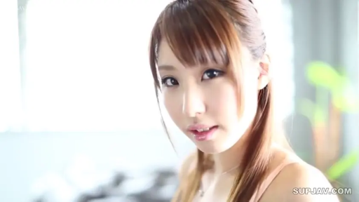 室内 · 面部特写 · 吊带衫