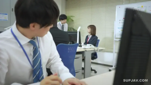 座り姿勢 · 集中 · 办公室 · 白板 · ネクタイ · 近景 · 工作 · 職場環境