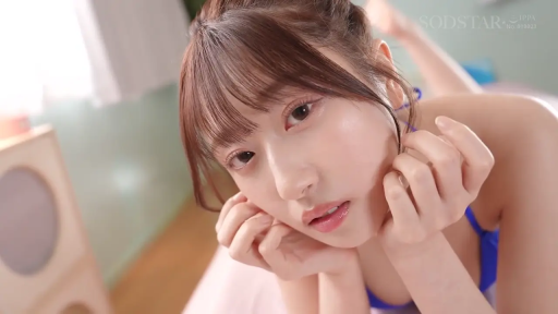 Close-up of the face · Bedroom · Prone position · 蓝色比基尼