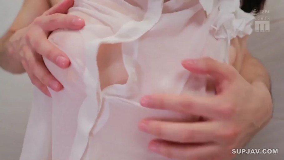 室内 · 胸部特写 · 揉捏乳房 · 正面站立 · 透视 · 白色透明衬衫