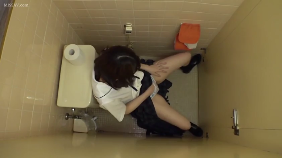 坐姿 · 制服 · 俯拍 · 下半身 · 马桶 · 公共厕所 · 排泄