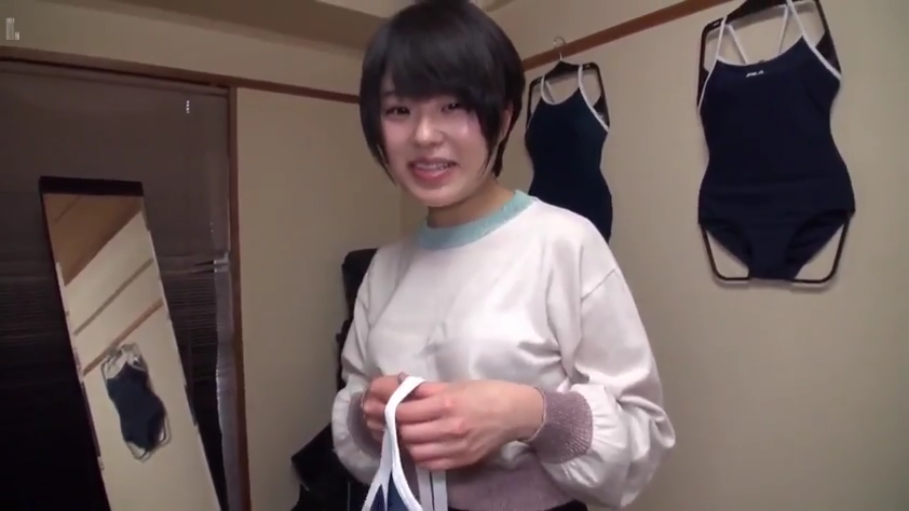 室内 · 站立 · 展示 · 中景 · 微笑 · 死库水