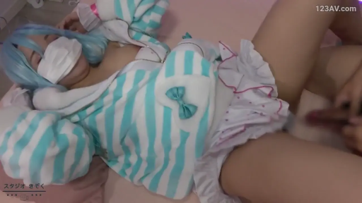 寝室 · 目を閉じて · 开腿 · 挑発 · 太もも · Cosplay · 条纹套装 · 假发