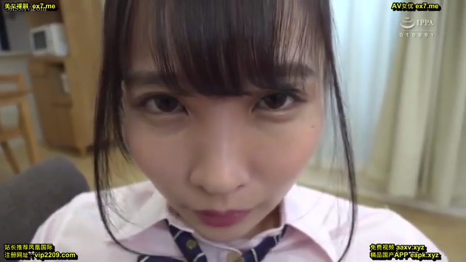 室内 · 严肃 · 脸部特写 · 制服 · 注视 · 凑近 · 日本