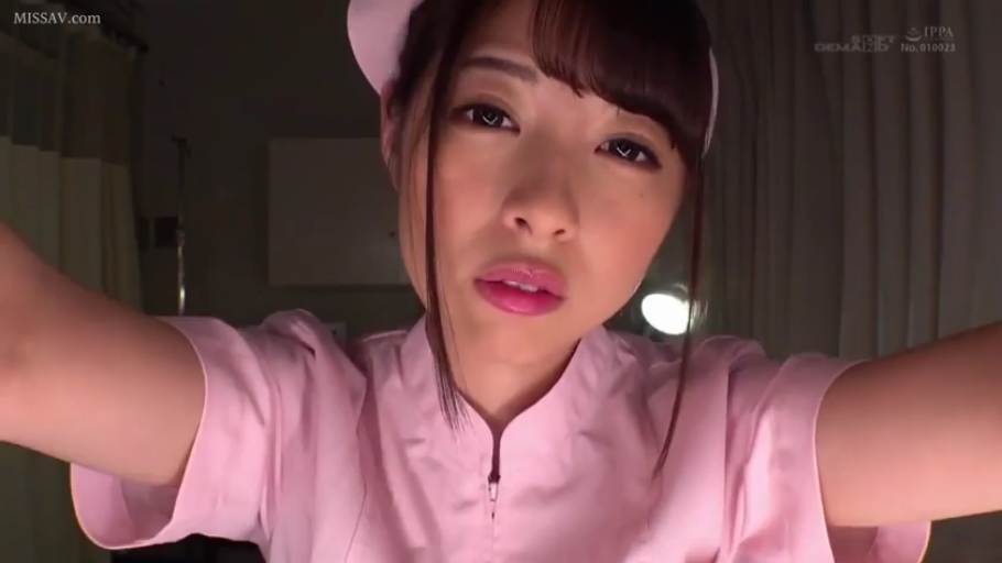 室内 · 坐姿 · 脸部 · 全裸 · 巨乳 · 羞涩 · 毛巾 · 擦汗