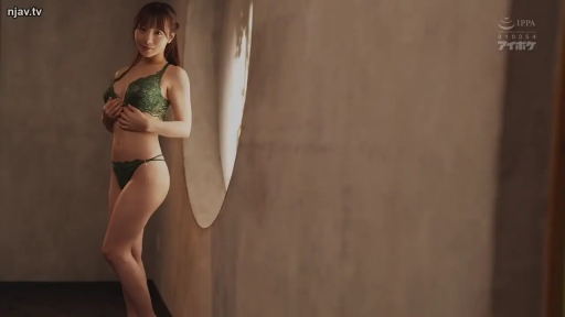 室内 · 全身 · 摆拍 · 微笑 · 性感 · 侧身站立 · 绿色蕾丝内衣