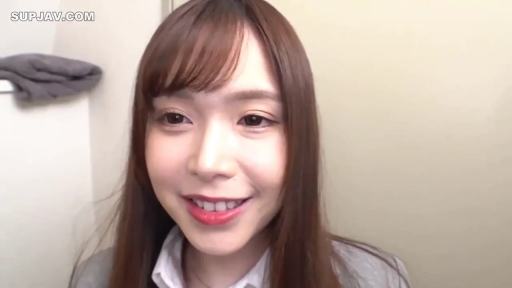 室内 · 顔部のクローズアップ · 微笑 · ビジネススーツ · 注视镜头 · 长发 · 正面