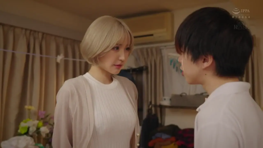 真剣 · 中景 · リビング · プロット · 谈话 · 窗帘 · 向かいに立つ · 白色毛衣