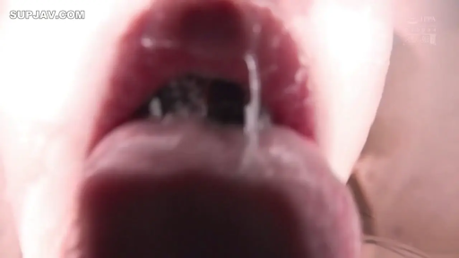 室内 · 迷離 · 口を開け · 口腔 · 舌を出して · 唾液 · 微距