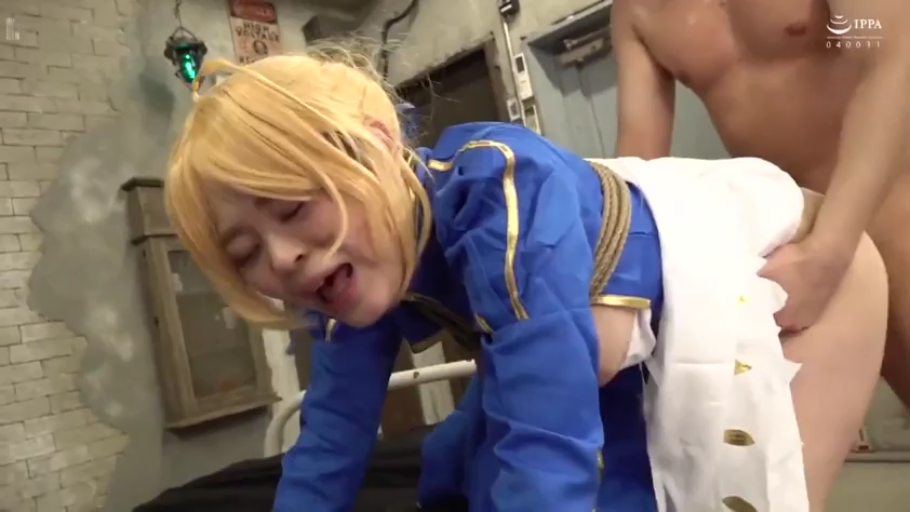 性交 · 后入式 · 顔のクローズアップ · 绳索 · 角色扮演服 · 痛苦表情 · 室内地牢