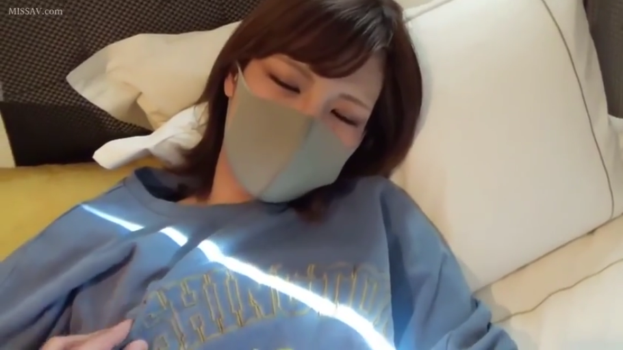 室内 · 凝视 · 大特写 · 不可见 · 迷离诱惑 · 五官 · 俯视直视