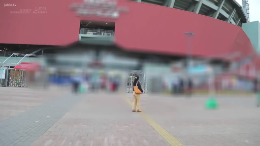 站立 · 货架 · 模糊 · 商店 · 观望 · 后脑勺 · 未识别