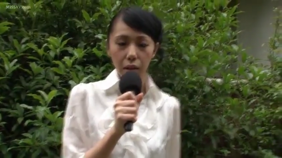 室内 · 靠姿 · 脸部 · 摆拍 · 诱惑 · 吊带 · 二维码 · 广告
