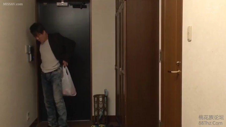 全身 · 站立 · 夹克 · 玄关