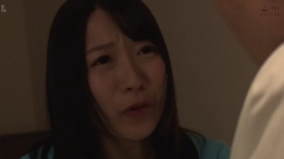 室内 · 脸部 · 委屈 · 站立 · 剧情 · 交流 · 蓝色上衣