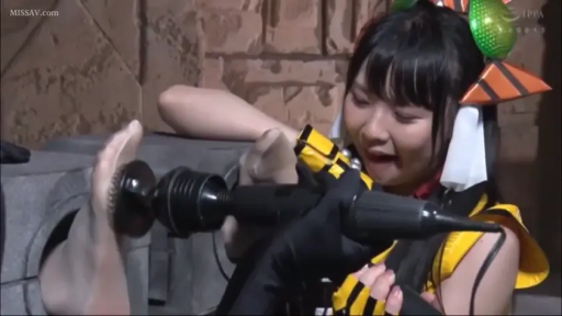 脚部特写 · 束缚位 · 地牢 · 角色扮演服 · 女英雄 · 挠痒痒 · 张口求饶 · 电动刷