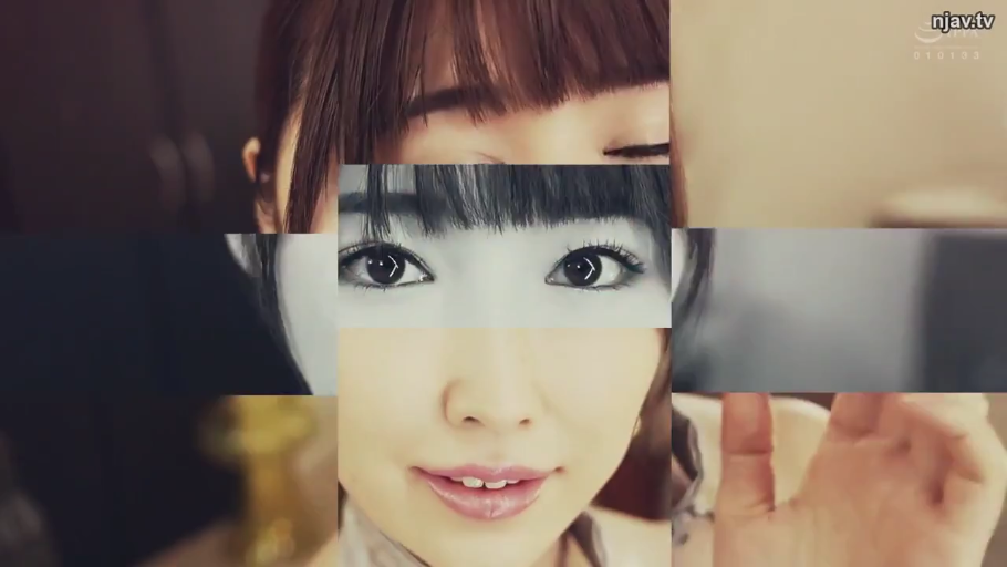 室内 · 顔部のクローズアップ · 微笑 · 注視 · 正面 · 和服 · 拼接図