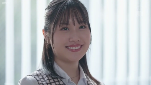 Indoor · Face · Smile · Eye contact · 职业制服 · 正面 · Asian women