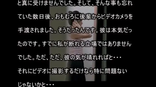 室内 · 吊带衫 · 整理头发 · 侧身站立