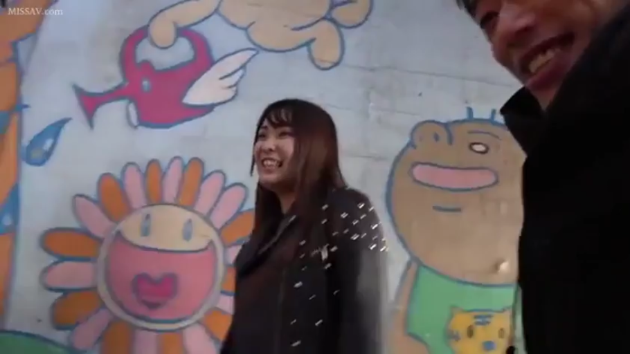 Half-body · 黑色铆钉皮衣 · 街头涂鸦墙