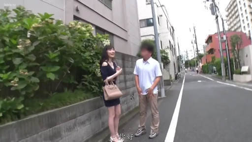 全身 · 站立 · 微笑 · ハンドバッグ · 街道 · 屋外 · ワンピース · 搭讪