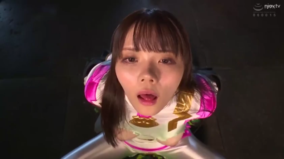 脸部特写 · 户外 · 紧身衣