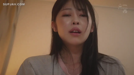 室内 · 坐姿 · 陶醉 · 喘息 · 面部特写 · 睡衣