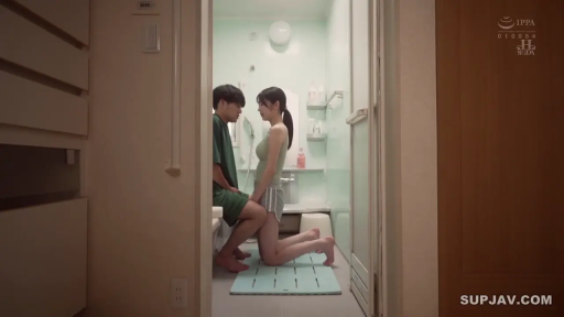 浴室 · 全景 · 平静 · 对视 · 对面跪坐 · 背心短裤 · 洗漱用品