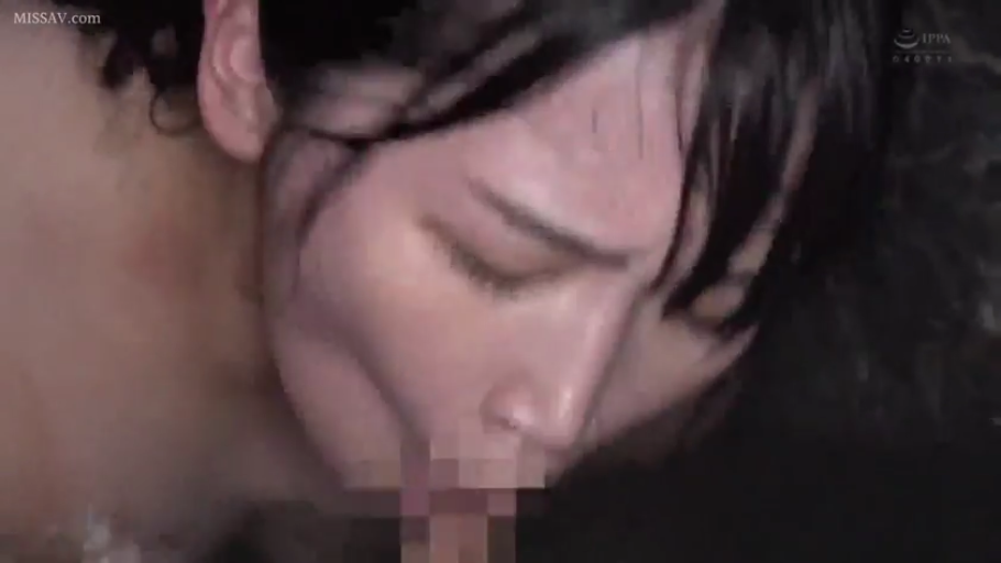 室内 · 低头 · 专注 · 全裸 · 口交 · 打码 · 面部特写