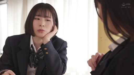 室内 · 托腮 · 交谈 · 沉思 · 西装外套 · 脸部 · 中景