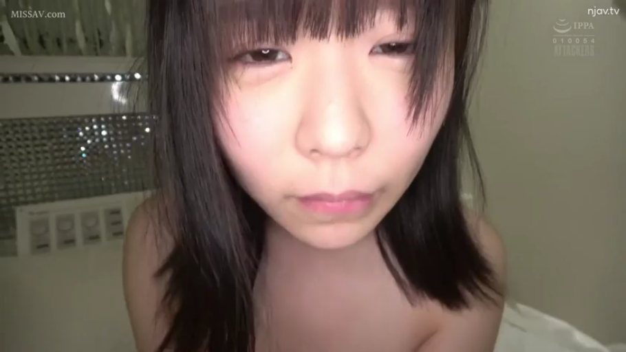 坐姿 · 脸部特写 · 卧室 · 迷离 · 裸体 · 凝视 · 长发