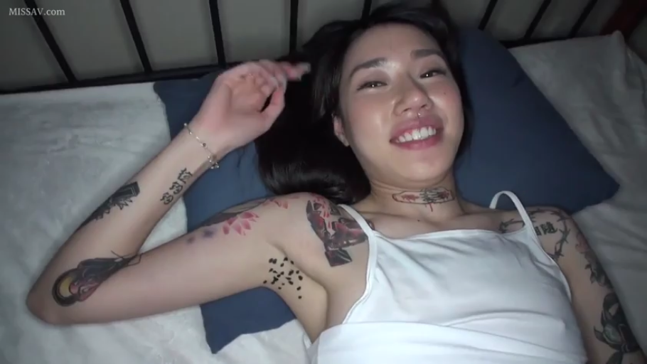 站姿 · 中近景 · 痛苦 · 职场 · 座椅 · 掐脖 · 空姐制服 · 飞机机舱
