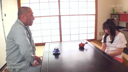 严肃 · 和室 · 浅蓝工装 · 否 · 谈话 · 剧情内容 · 矮桌 · 对向跪坐