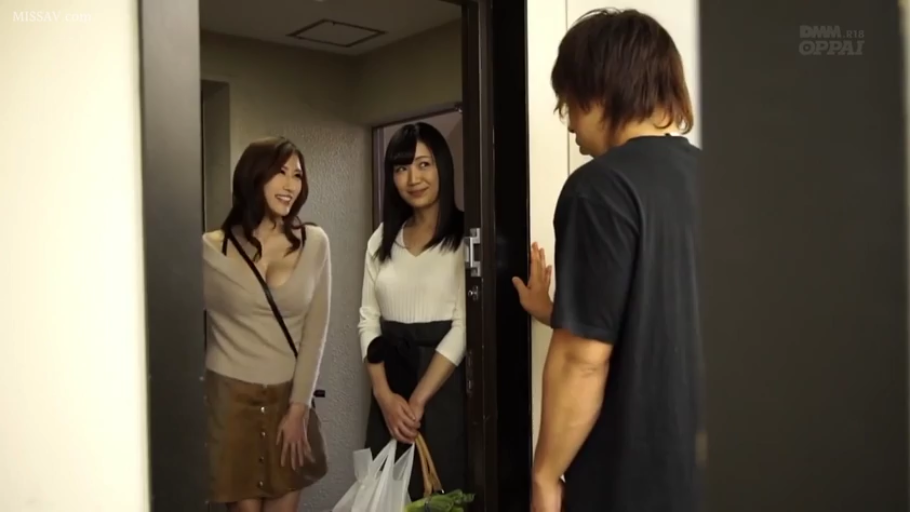中景 · 站姿 · 平静 · JK制服 · 电车 · 等候 · 拎包