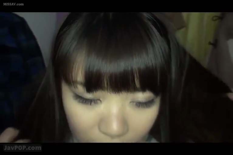 室内 · 低头 · 专注 · 脸部特写 · 口交 · 便服 · POV