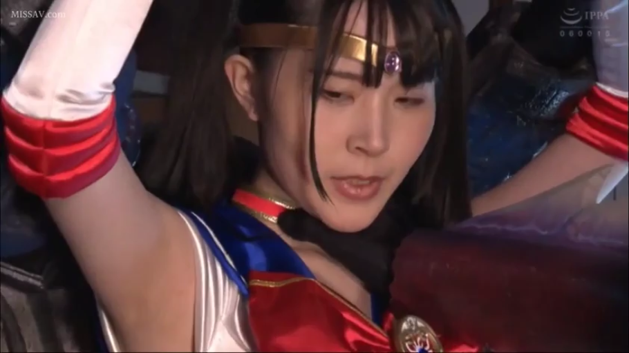 室内 · 顔のクローズアップ · 角色扮演服 · 双手被举起