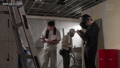 专注 · 站姿 · 全景 · 剧情 · 梯子 · 工作 · 工装 · 建筑工地