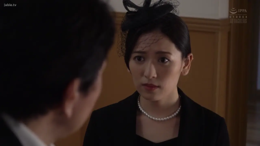 室内 · 严肃 · 站立 · 半身 · 注视 · 日本AV · 丧服 · 黑色头纱