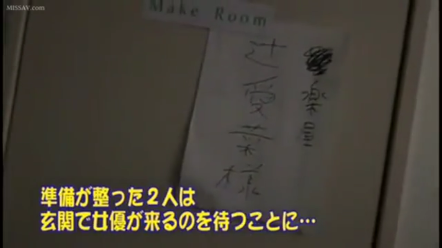 胸部 · 卧室 · 迷离 · 成人内容 · 卧姿 · 吮吸手指 · 粉色蕾丝内裤 · 粉色床帘