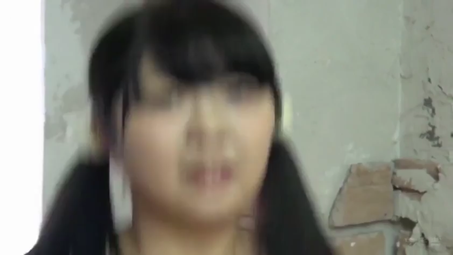 室内 · 脸部特写 · 注视 · 便服 · 双马尾 · 正面 · 迷茫