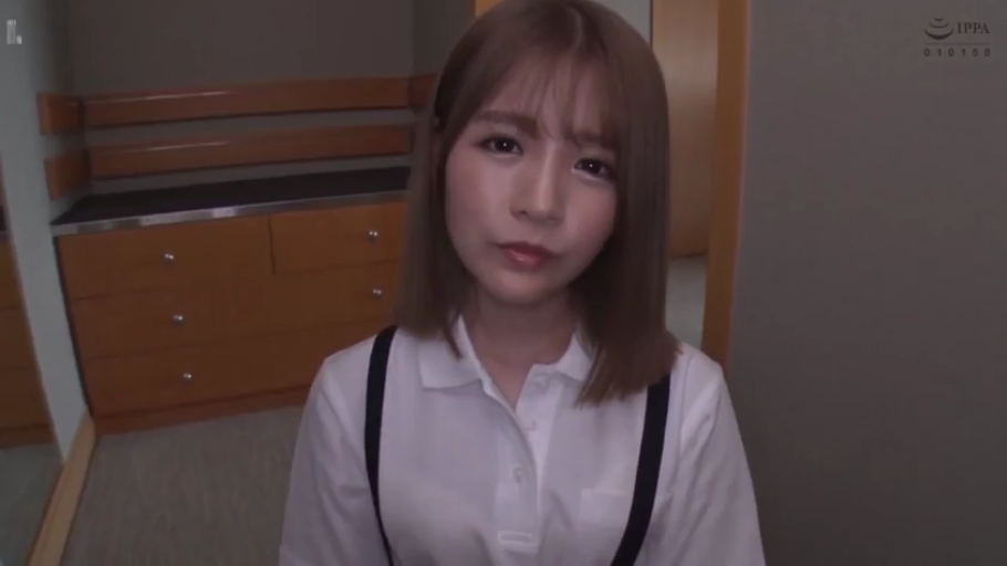 卧室 · 枕头 · 跪姿 · 沉醉 · 粉色内衣 · 俯拍视角 · 性挑逗 · 舔舐乳头